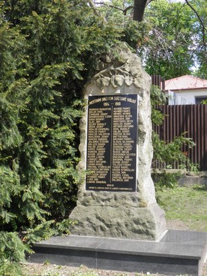 Památník místním obětem 1. světové války v letech 1914-1918, vedle budovy radnice na ul. Těšínská